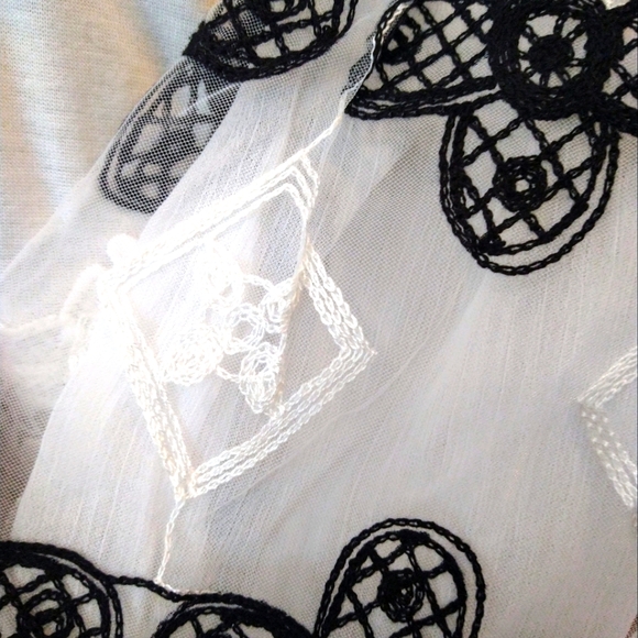 Pretty Angel Dress in Black and White - Picture 7 of 9